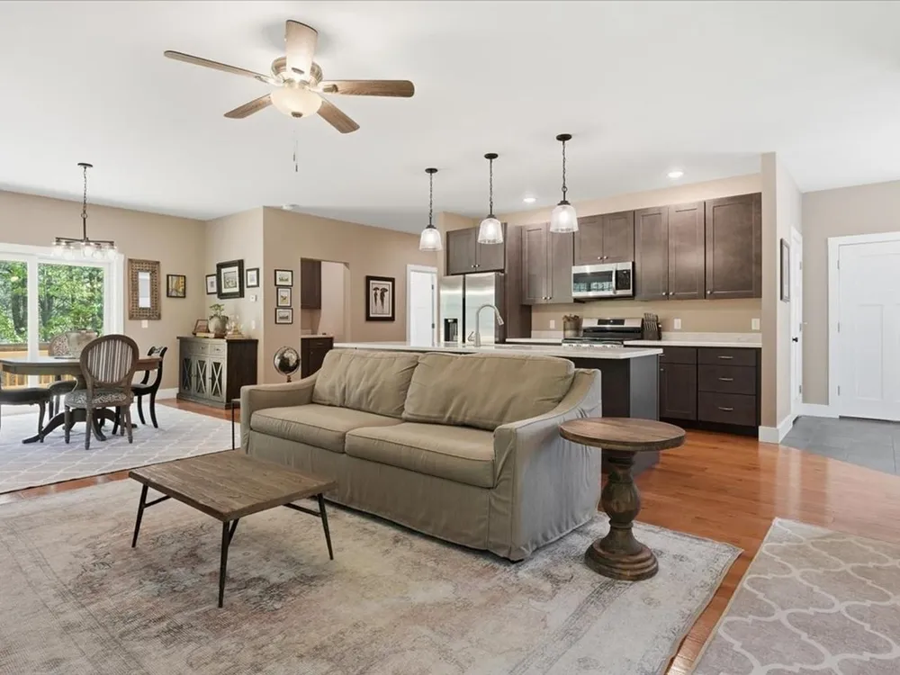 54 Bronson Ln, Colchester, VT 05446