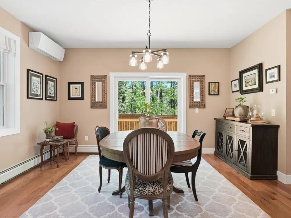 54 Bronson Ln, Colchester, VT 05446