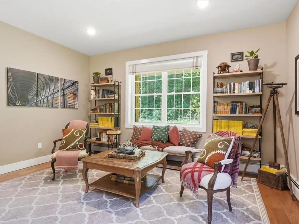 54 Bronson Ln, Colchester, VT 05446