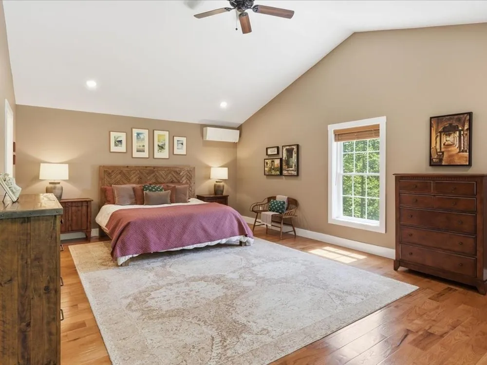 54 Bronson Ln, Colchester, VT 05446