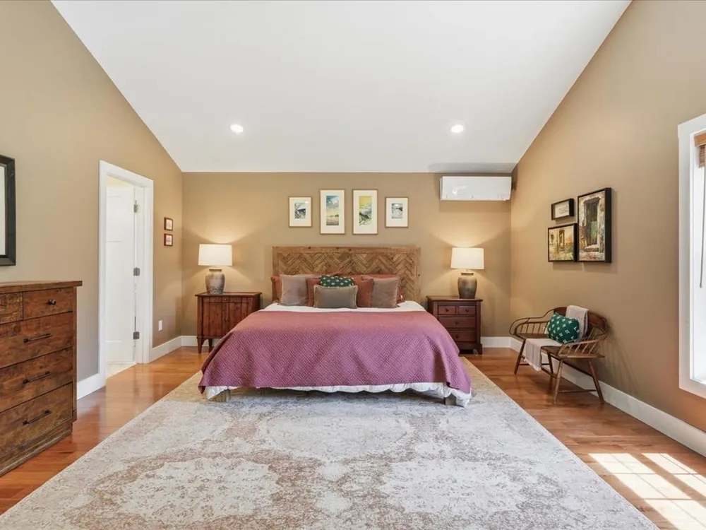 54 Bronson Ln, Colchester, VT 05446