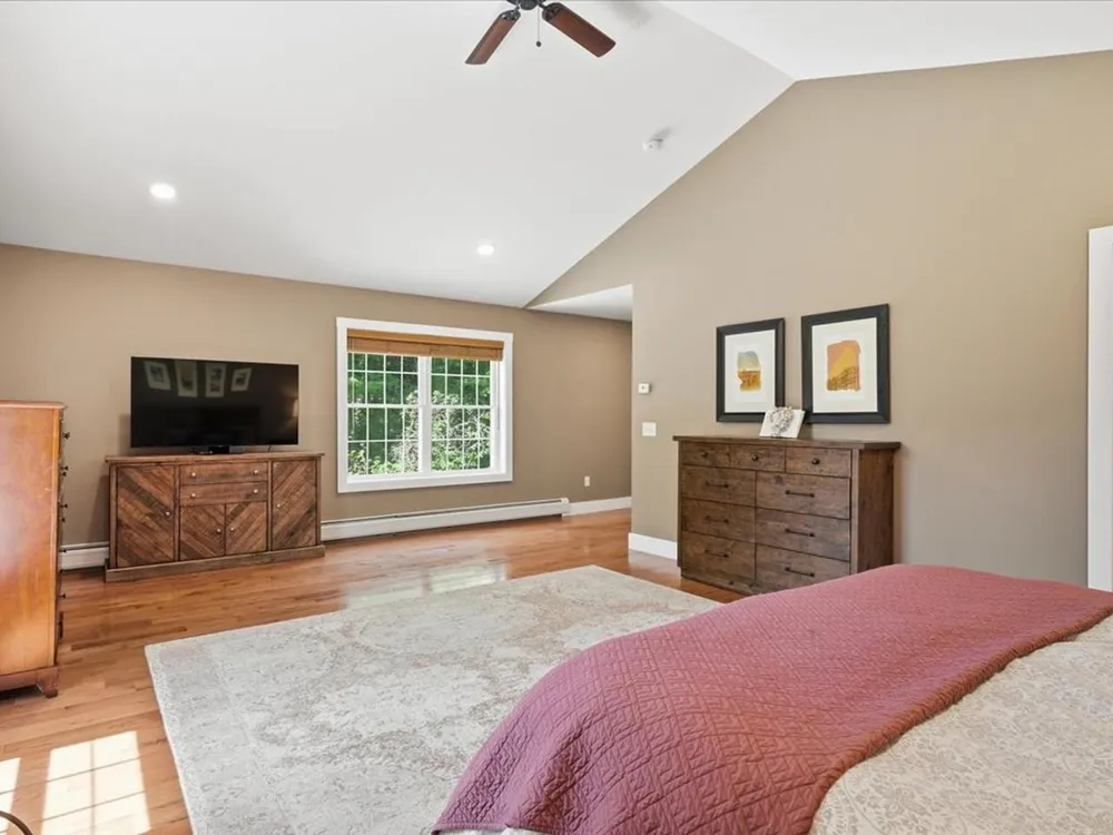 54 Bronson Ln, Colchester, VT 05446