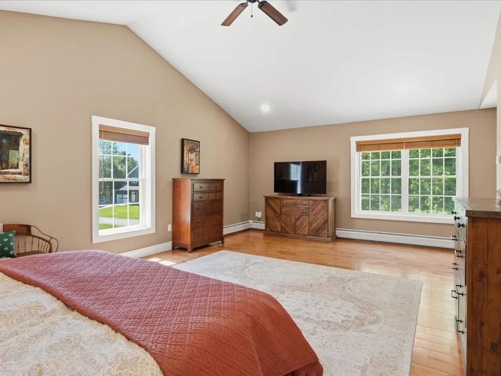54 Bronson Ln, Colchester, VT 05446