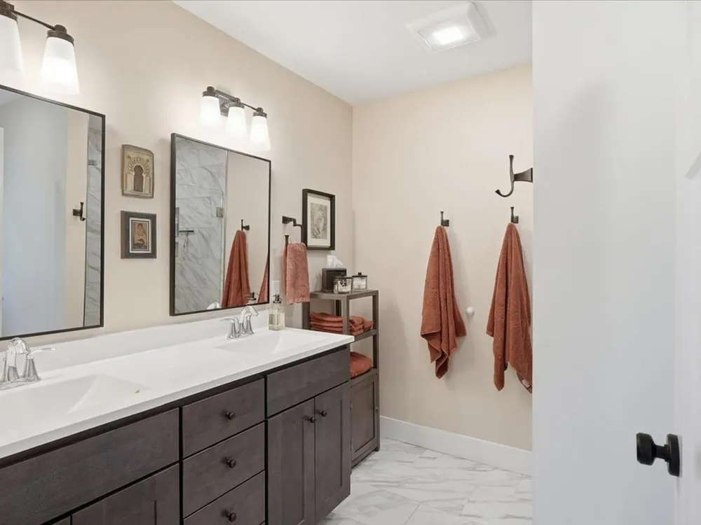 54 Bronson Ln, Colchester, VT 05446