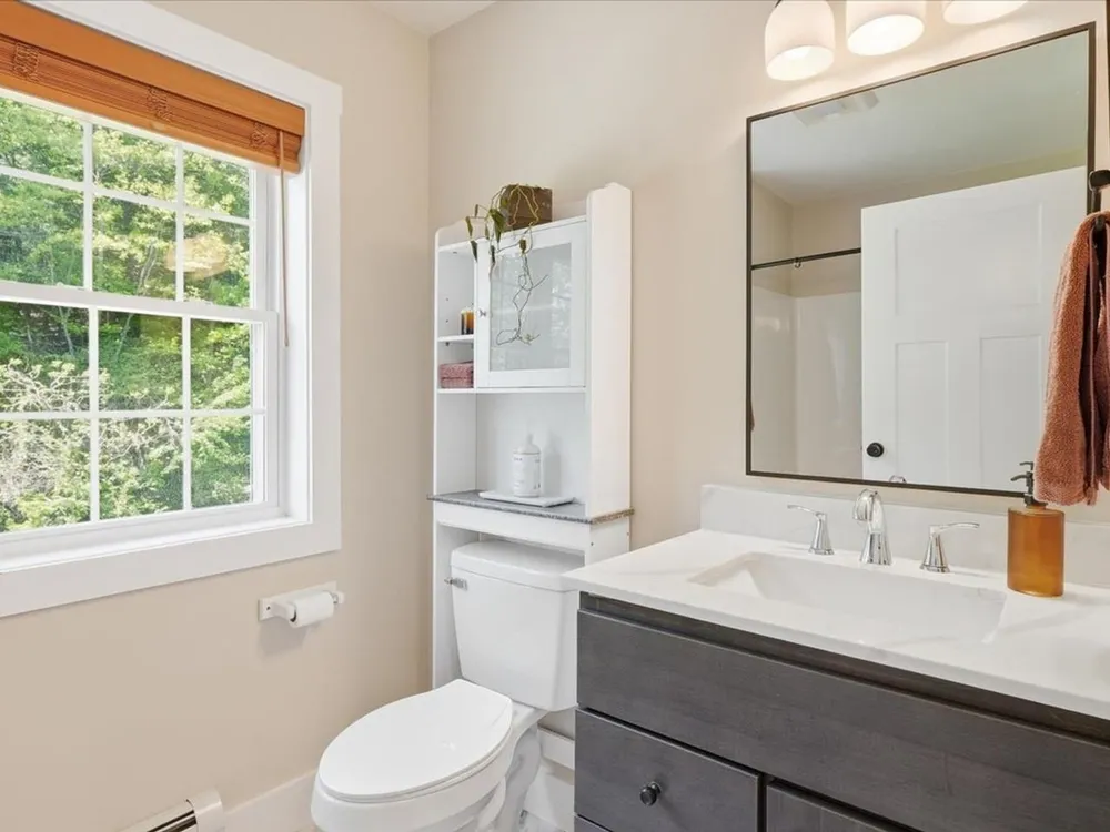 54 Bronson Ln, Colchester, VT 05446