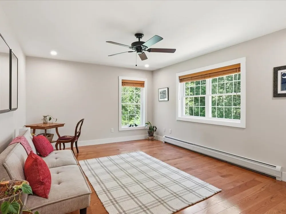 54 Bronson Ln, Colchester, VT 05446