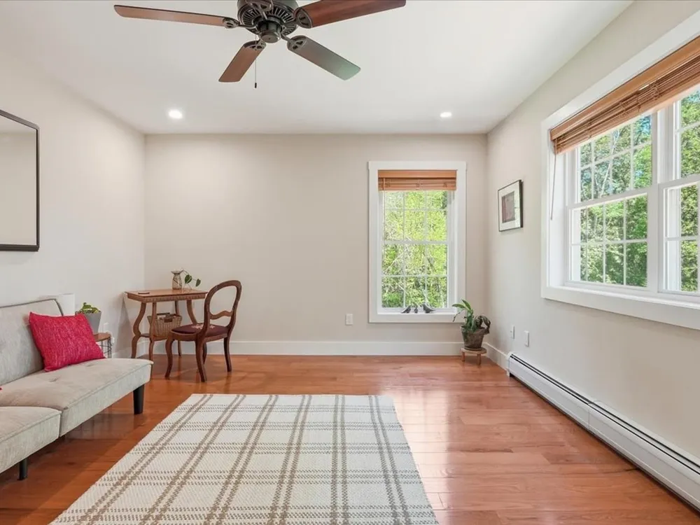 54 Bronson Ln, Colchester, VT 05446