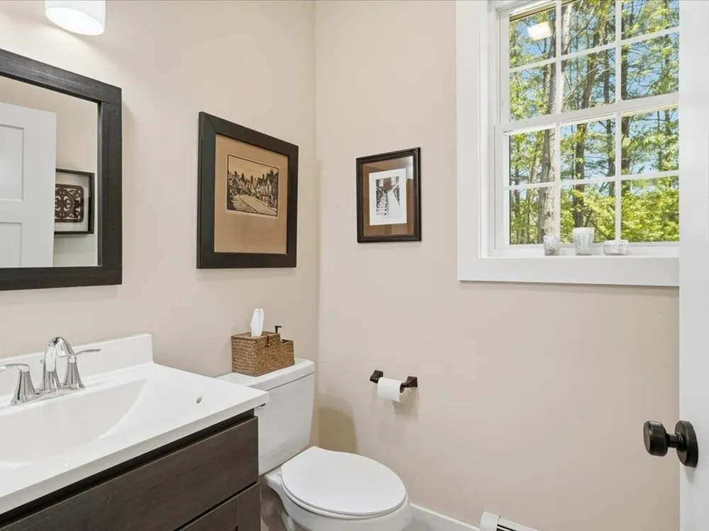 54 Bronson Ln, Colchester, VT 05446
