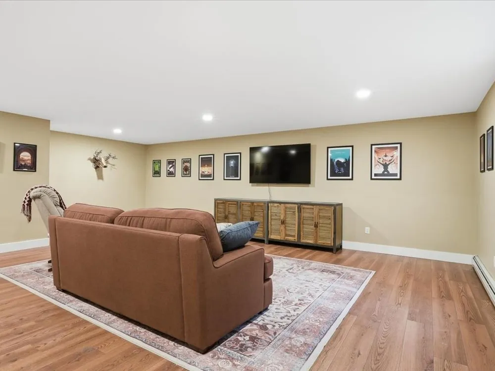 54 Bronson Ln, Colchester, VT 05446