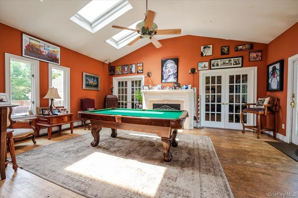 35 Cooke Ave, Holtsville, NY 11742