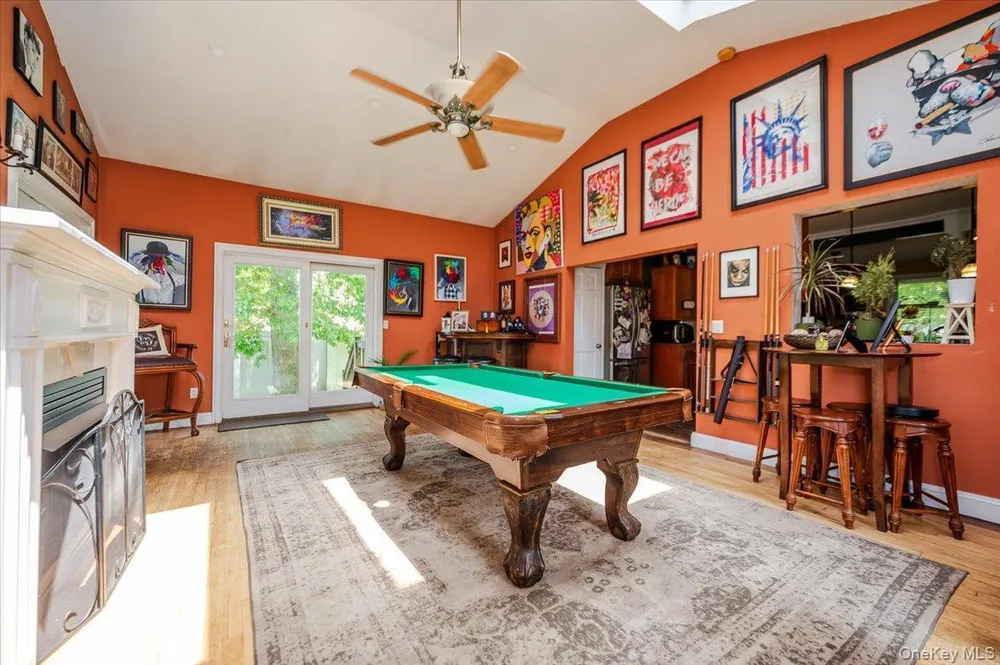35 Cooke Ave, Holtsville, NY 11742
