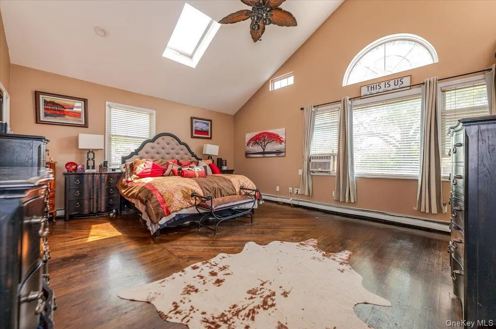 35 Cooke Ave, Holtsville, NY 11742