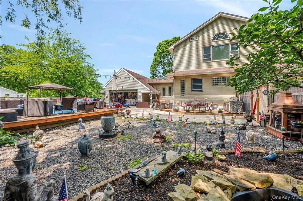 35 Cooke Ave, Holtsville, NY 11742