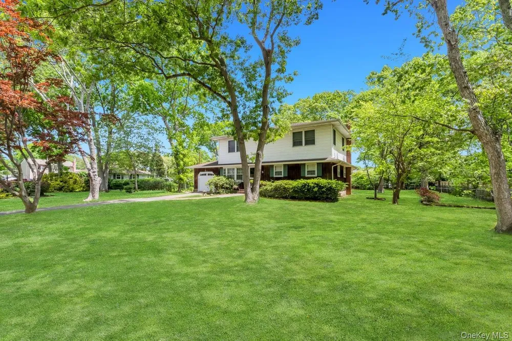 5 Peekskill Ave, Patchogue, NY 11772