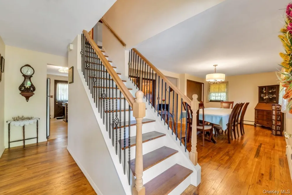5 Peekskill Ave, Patchogue, NY 11772