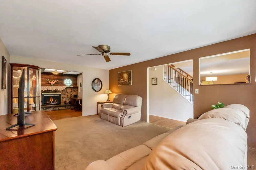 5 Peekskill Ave, Patchogue, NY 11772