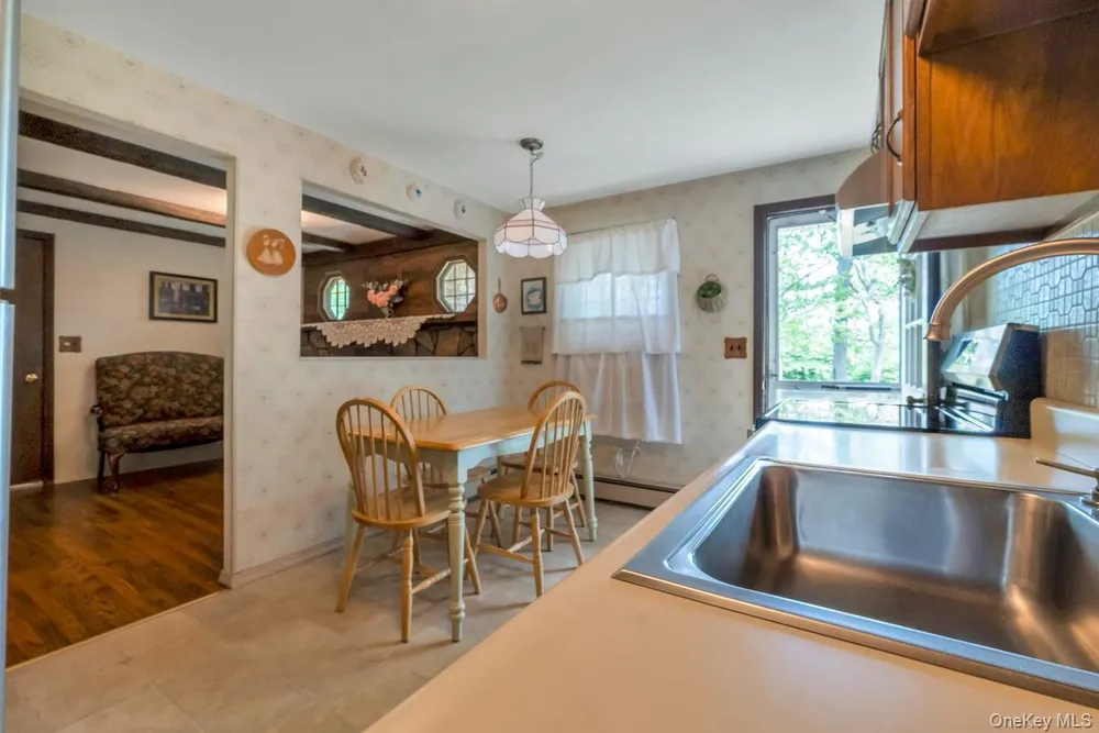 5 Peekskill Ave, Patchogue, NY 11772