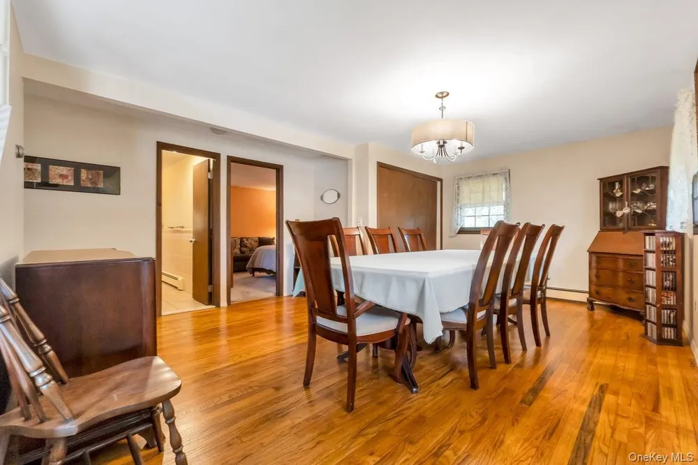 5 Peekskill Ave, Patchogue, NY 11772