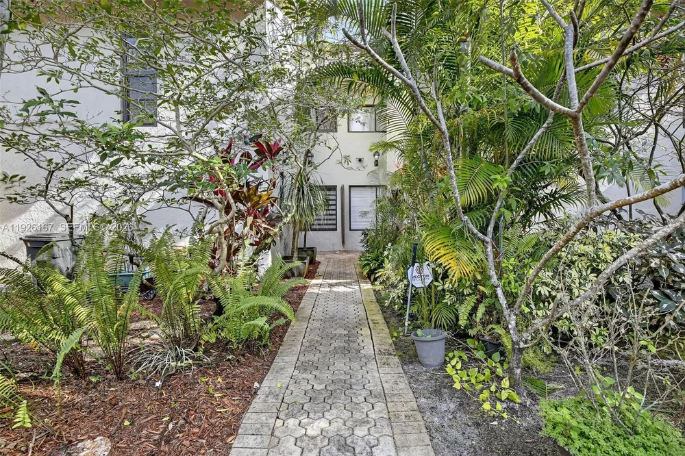 9703 N New River Canal Rd, Plantation, FL 33324