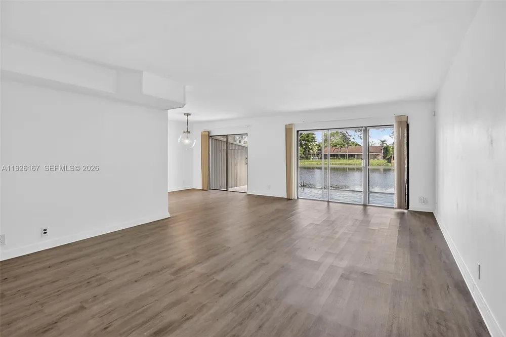 9703 N New River Canal Rd, Plantation, FL 33324