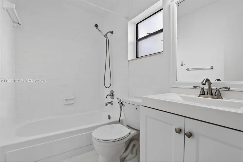 9703 N New River Canal Rd, Plantation, FL 33324