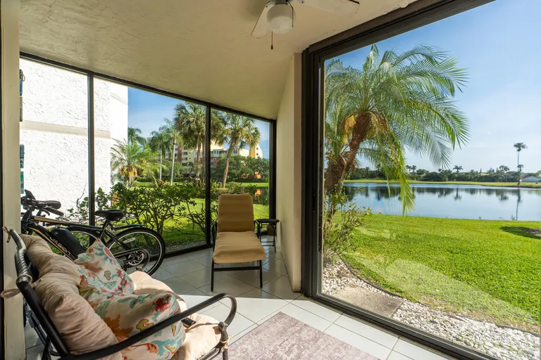 16401 Golf Club Rd, Weston, FL 33326