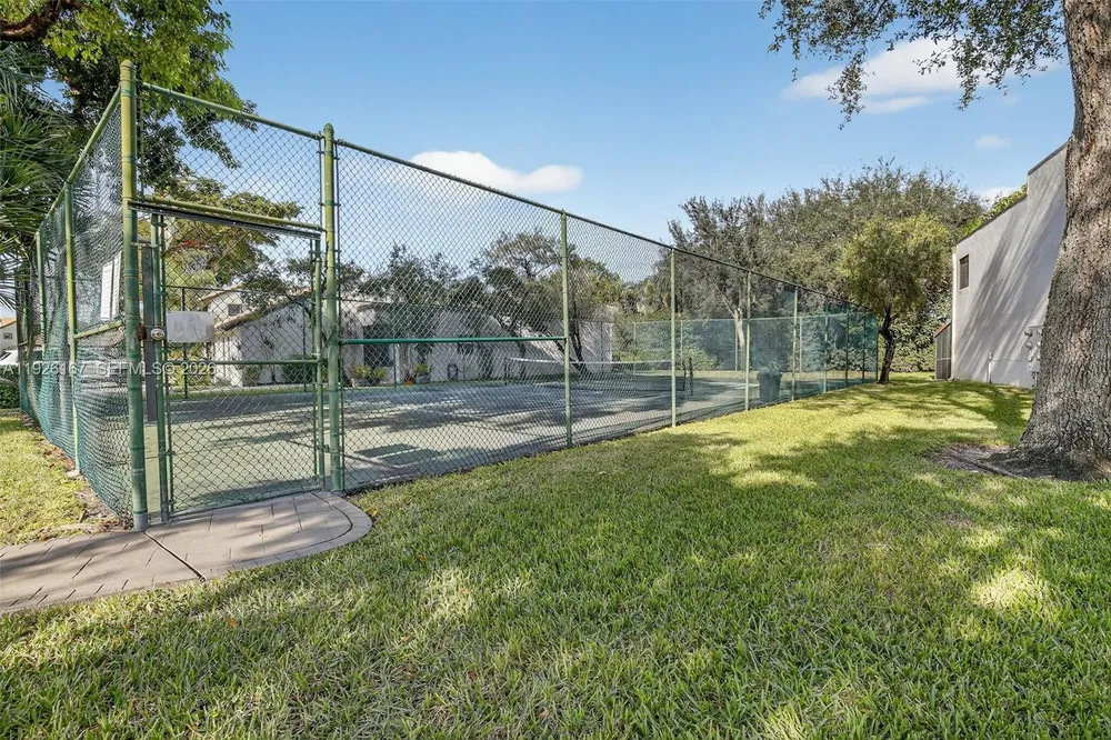 9703 N New River Canal Rd, Plantation, FL 33324