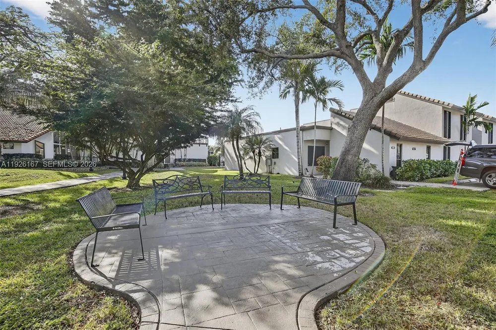 9703 N New River Canal Rd, Plantation, FL 33324
