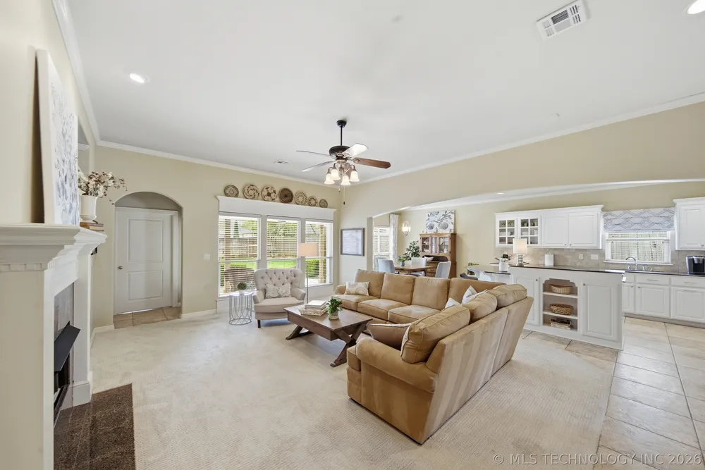 8806 E 110th Pl, Tulsa, OK 74133