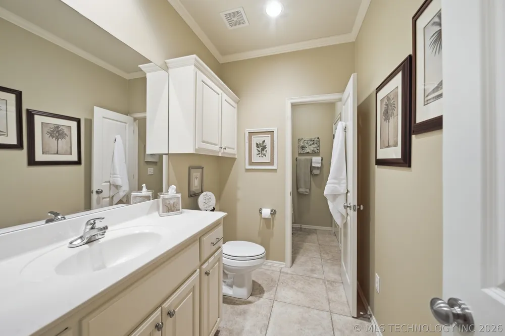 8806 E 110th Pl, Tulsa, OK 74133