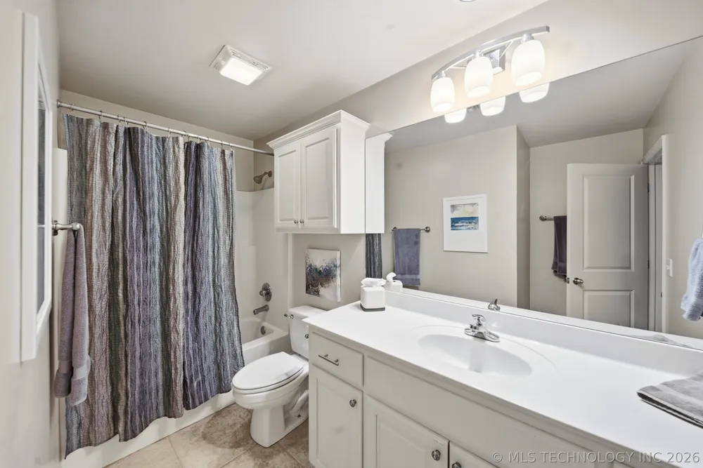 8806 E 110th Pl, Tulsa, OK 74133