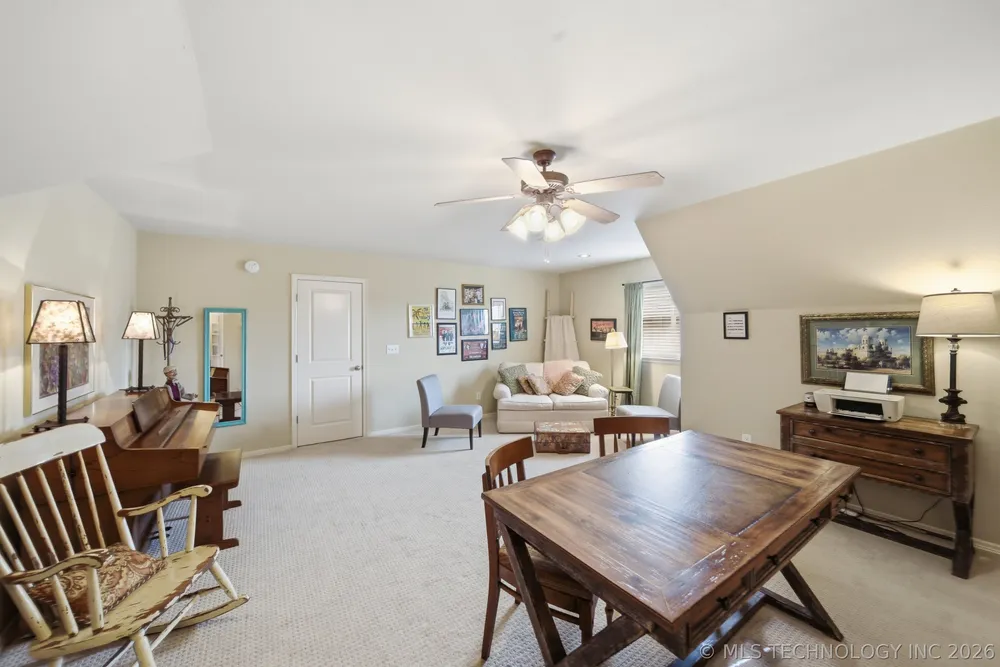 8806 E 110th Pl, Tulsa, OK 74133