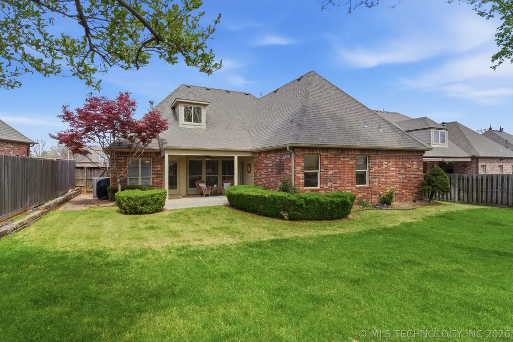 8806 E 110th Pl, Tulsa, OK 74133