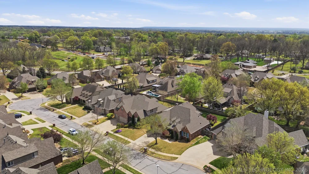 8806 E 110th Pl, Tulsa, OK 74133