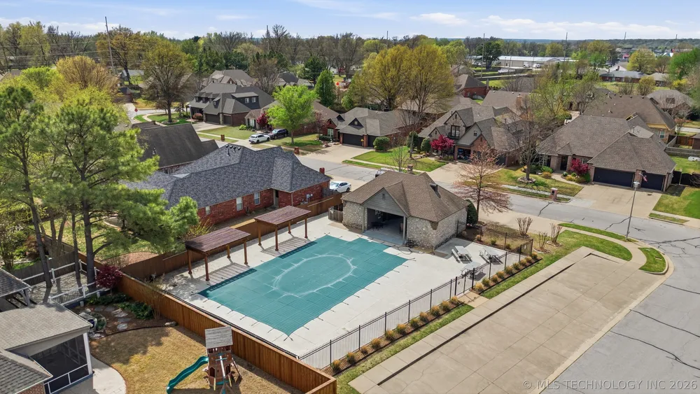 8806 E 110th Pl, Tulsa, OK 74133