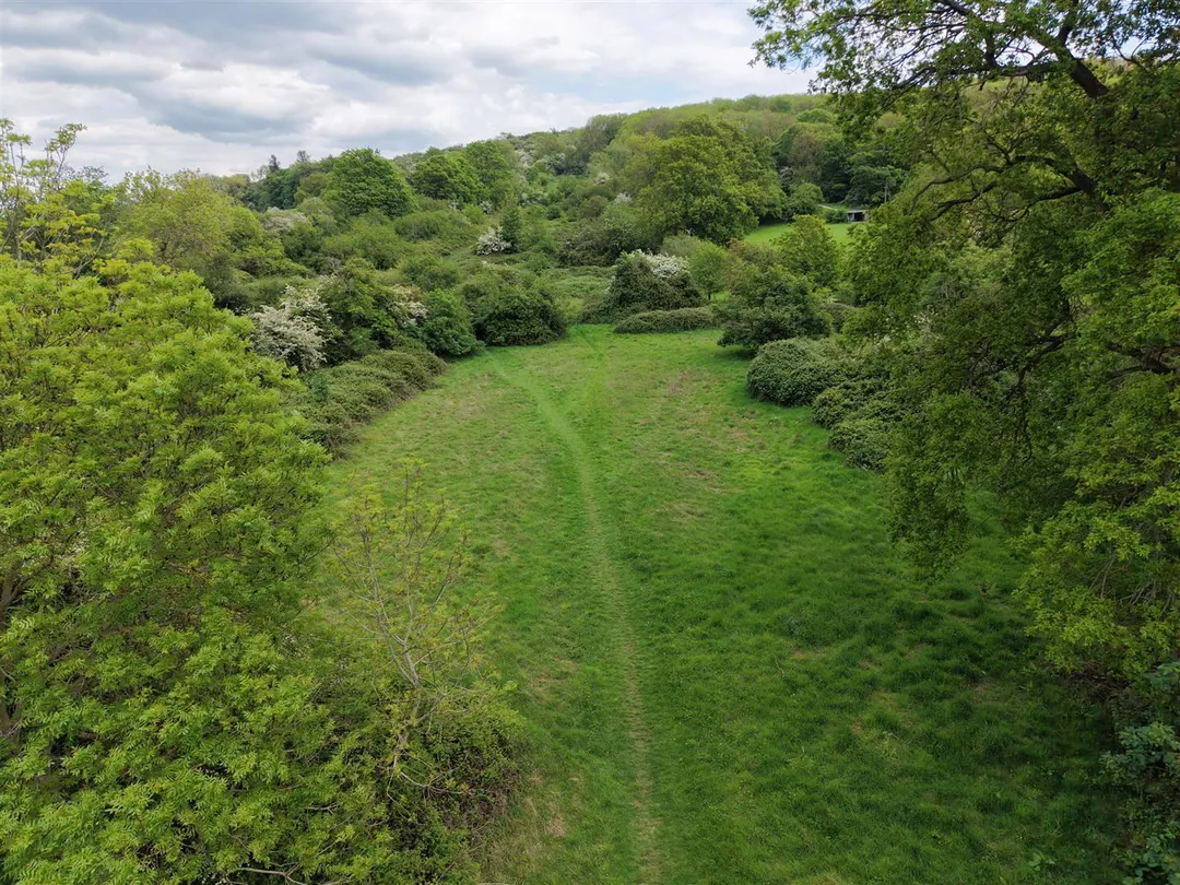 https://mr0.homeflow-assets.co.uk/files/photo/image/47395/7272/_x_/u--VFCyM5kGlHDiBdEWcHw.jpg
