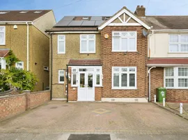 Hillview Gardens, Cheshunt, Waltham Cross photo