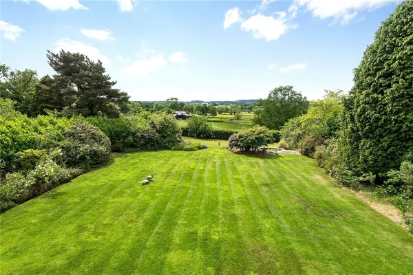 Lees Lane, Wilmslow, SK9 photo 2