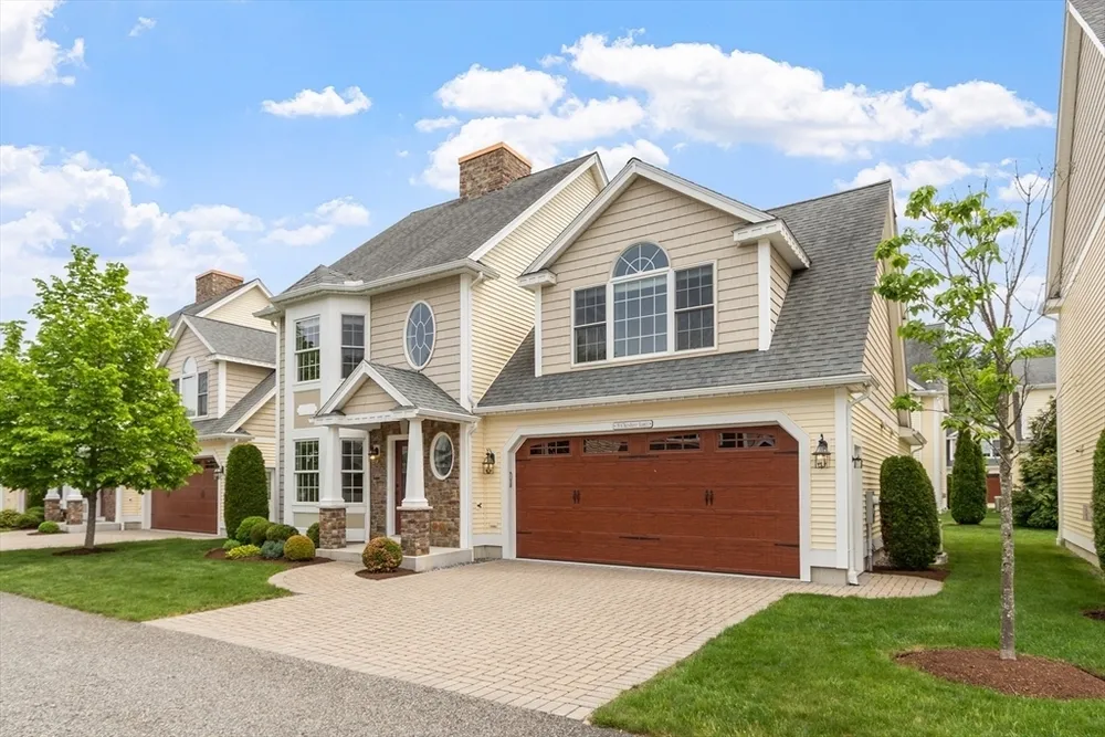 5 Cheshire Ln, Tewksbury, MA 01876