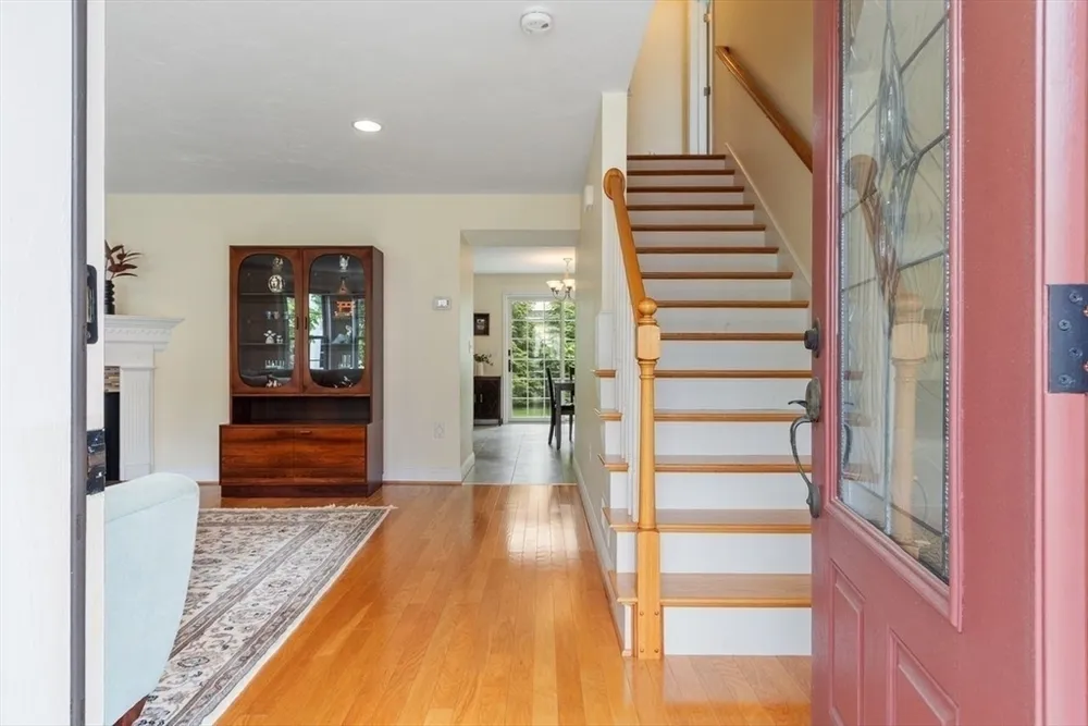 5 Cheshire Ln, Tewksbury, MA 01876