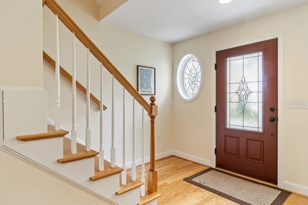 5 Cheshire Ln, Tewksbury, MA 01876