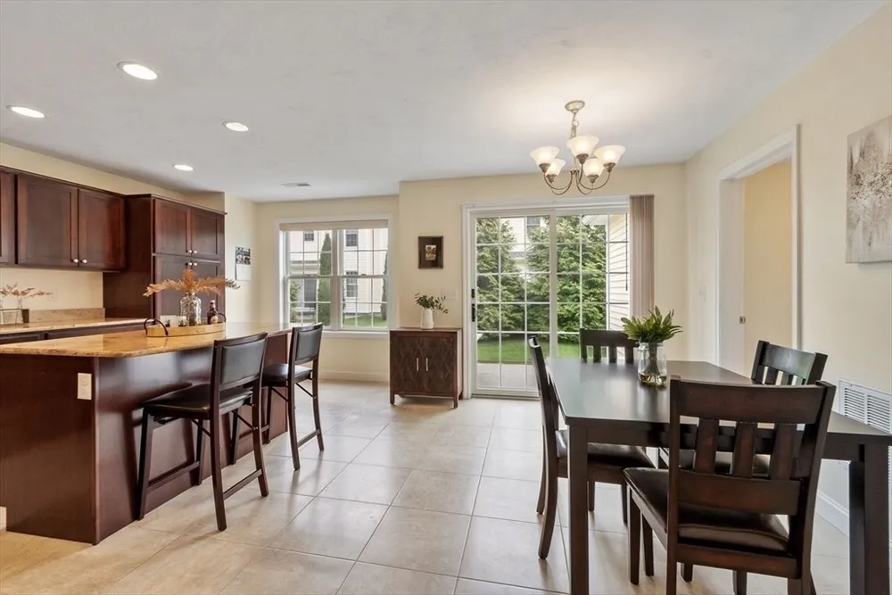 5 Cheshire Ln, Tewksbury, MA 01876