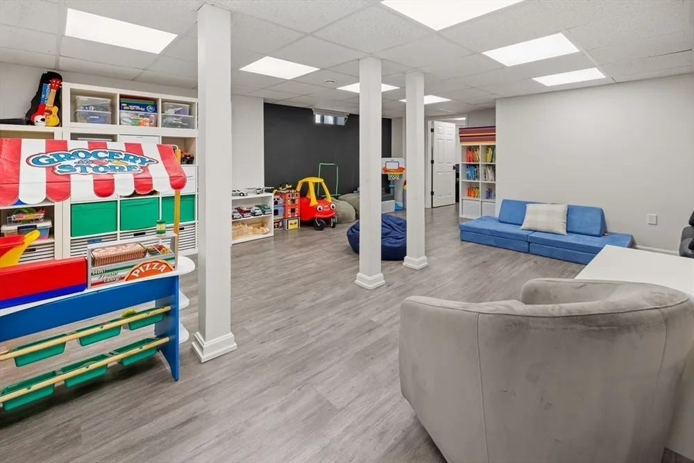 46 Howland St, Needham, MA 02492
