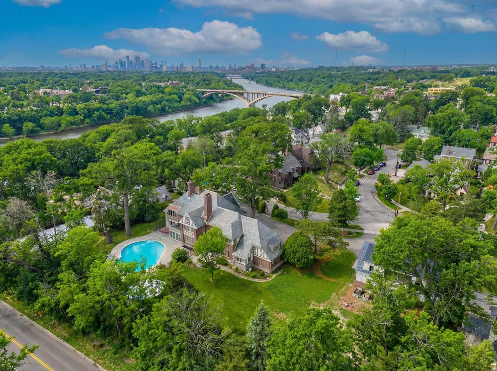 71 Otis Ln, Saint Paul, MN 55104