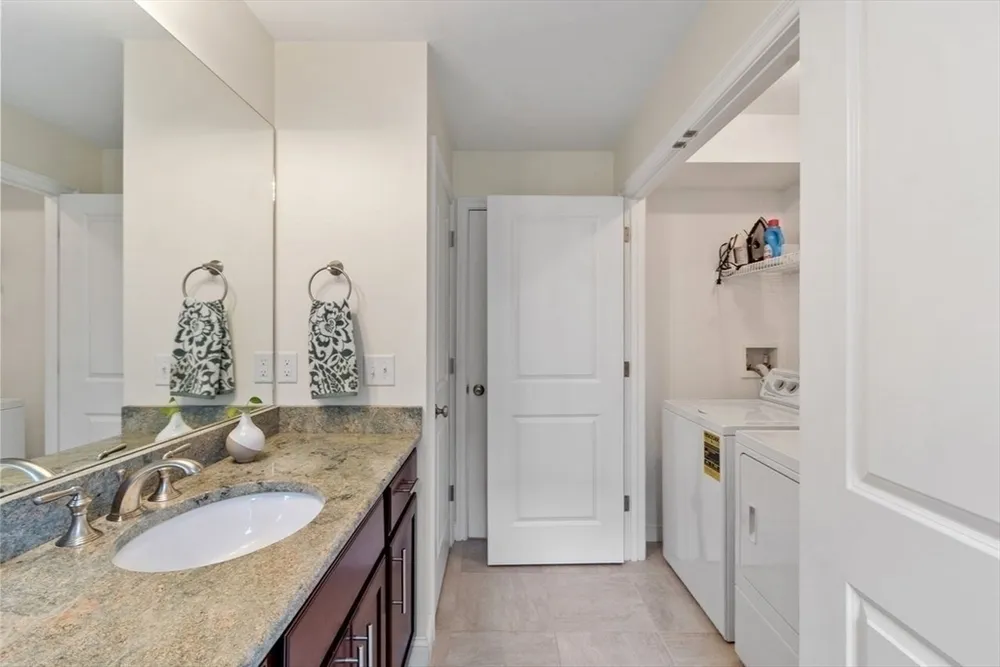5 Cheshire Ln, Tewksbury, MA 01876