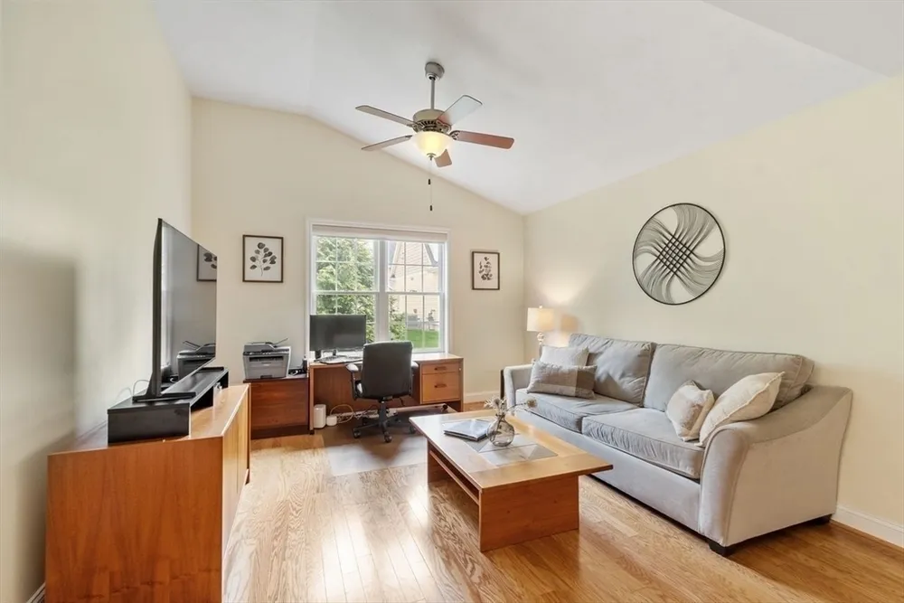 5 Cheshire Ln, Tewksbury, MA 01876
