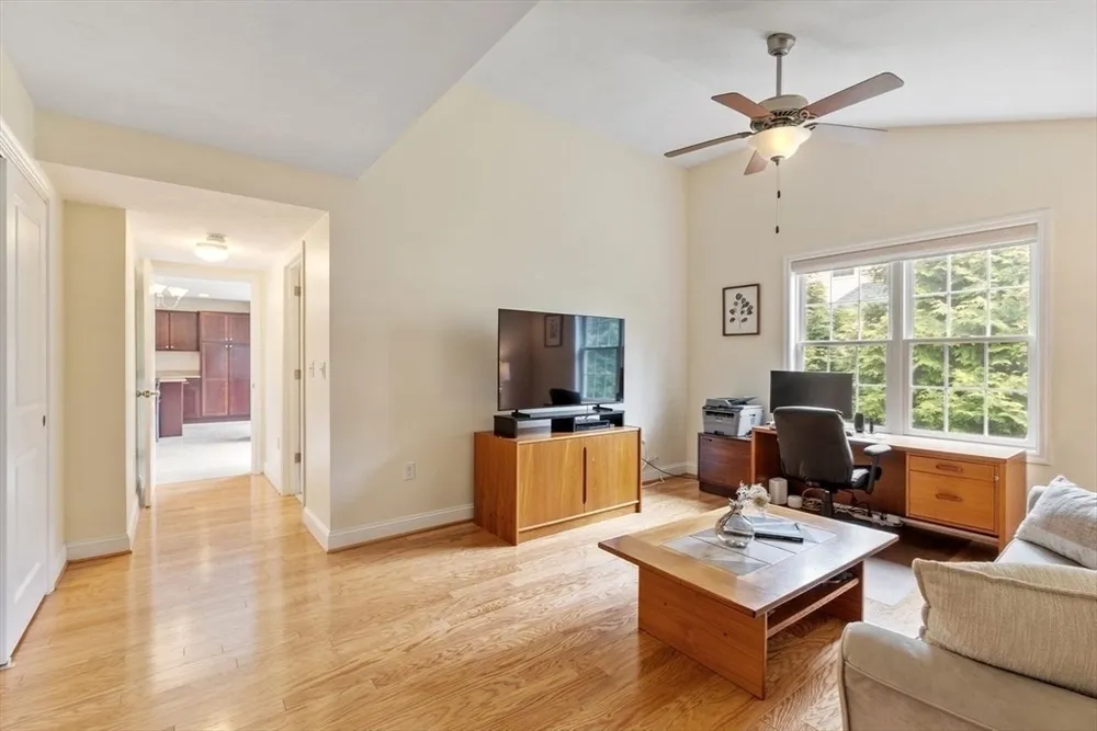 5 Cheshire Ln, Tewksbury, MA 01876