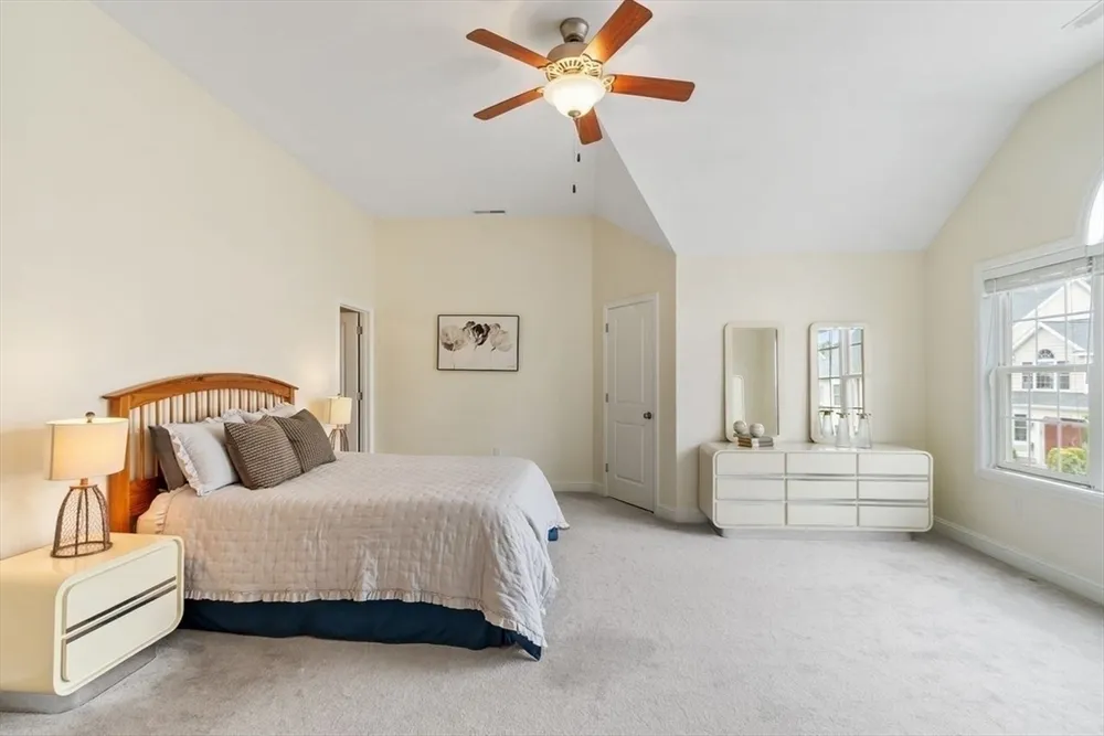 5 Cheshire Ln, Tewksbury, MA 01876
