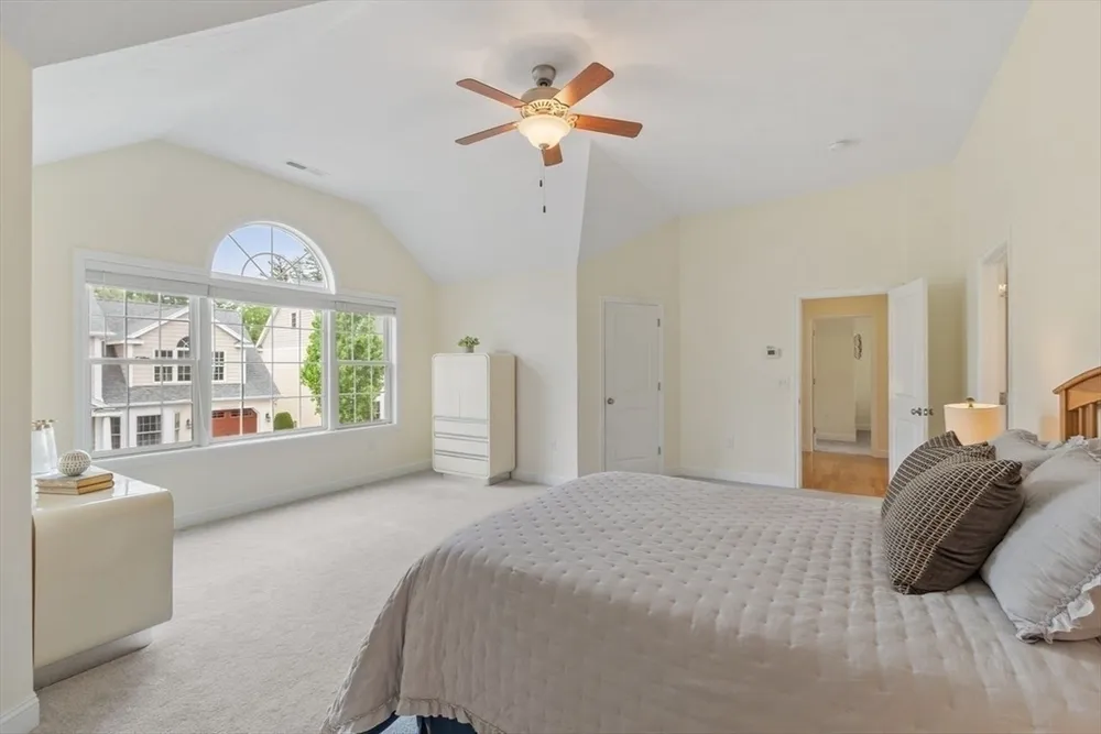 5 Cheshire Ln, Tewksbury, MA 01876