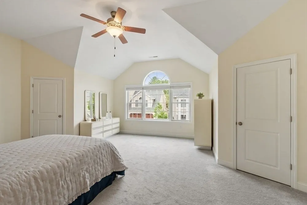 5 Cheshire Ln, Tewksbury, MA 01876